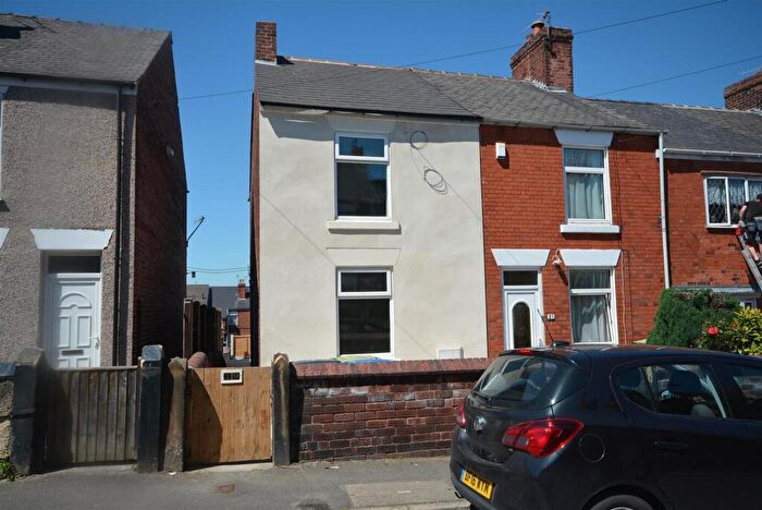 2 Bedroom End Of Terrace House To Rent In Queen Street, Brimington, Chesterfield, S43