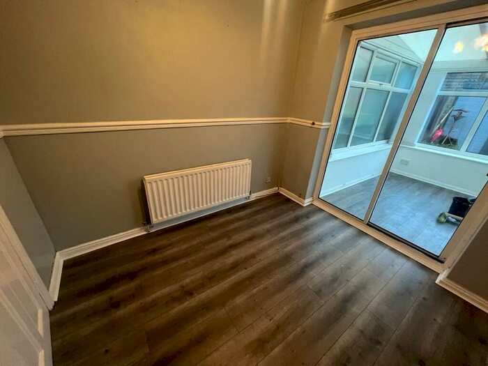 3 Bedroom Semi-Detached House To Rent In Hayle Road, Oldham, Greater Manchester, OL1