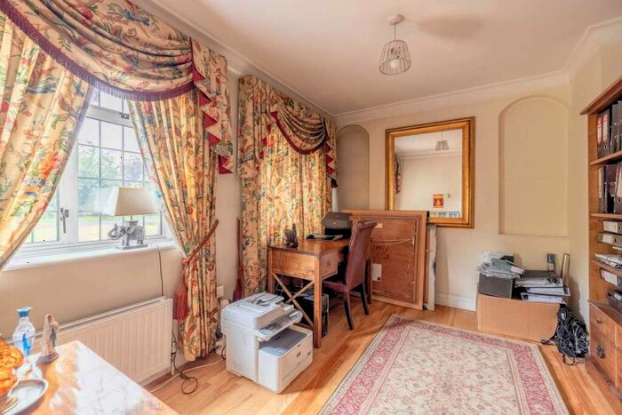 5 Bedroom Detached House To Rent In Ellis Avenue, Chalfont St Peter, SL9