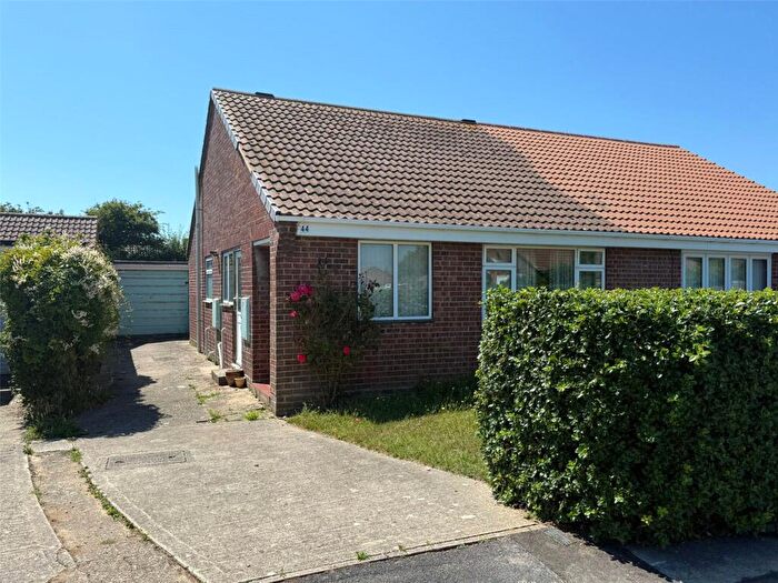 2 Bedroom Bungalow For Sale In Swallow Drive, Milford On Sea, Lymington, Hampshire, SO41