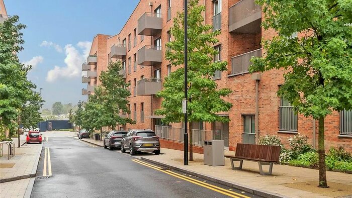 2 Bedroom Flat To Rent In Mill Hill, London, NW7