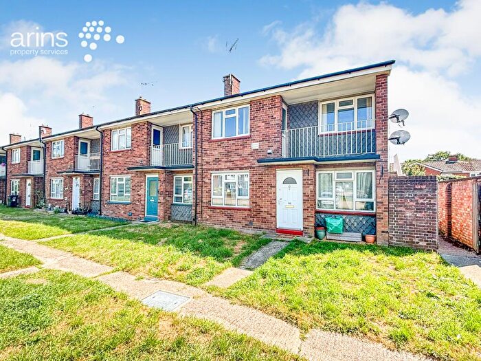 1 Bedroom Flat To Rent In Chestnut Crescent, Shinfield, RG2