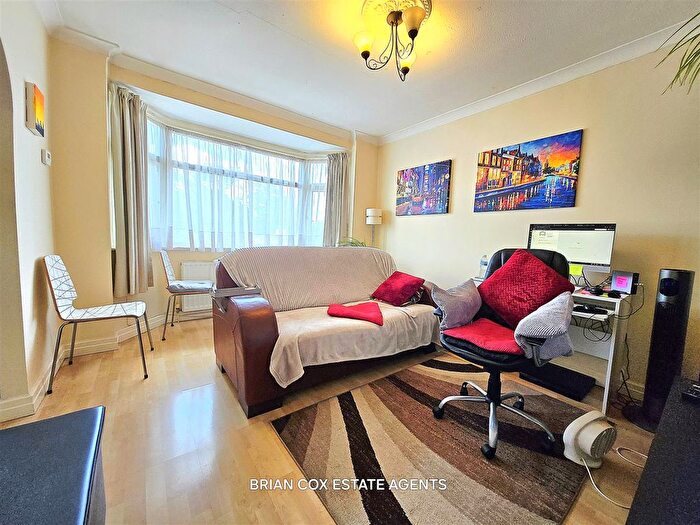 1 Bedroom Maisonette To Rent In Long Drive, Greenford, UB6