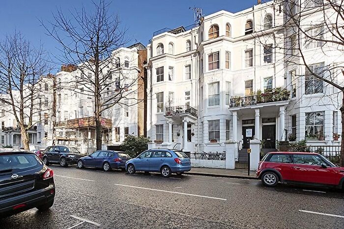 2 Bedroom Flat To Rent In Colville Gardens, London, W11