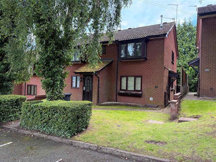 1 Bedroom Flat For Sale In Flat Leasowes Court, Red Leasowes Road, Halesowen, B63