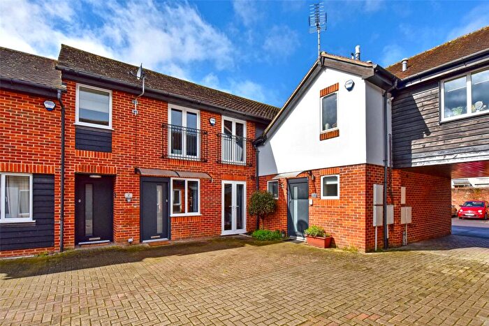 2 Bedroom Terraced House To Rent In Little Marlow Road, Marlow, Buckinghamshire, SL7