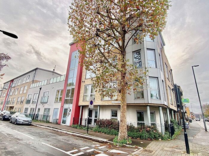 1 Bedroom Flat To Rent In Chapel Court, London, E10