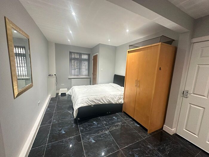 Studio To Rent In Glebe Road, Hayes, UB3