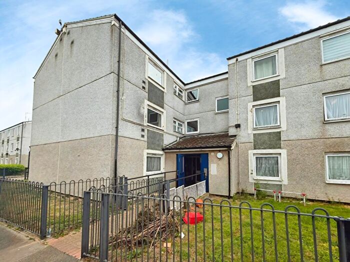 2 Bedroom Flat For Sale In Nayland Drive, Clacton-On-Sea, CO16