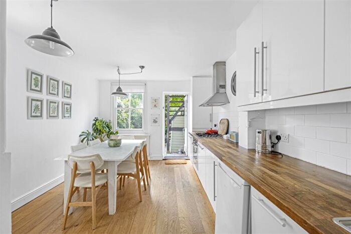 1 Bedroom Flat For Sale In Forburg Road, Stoke Newington, N16