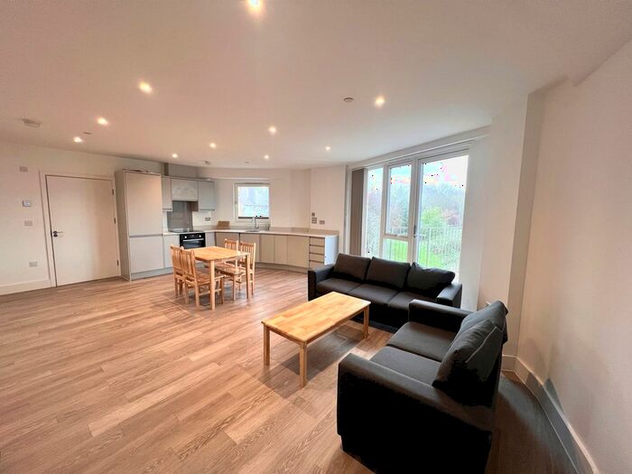 1 Bedroom Flat To Rent In The London Mews, London, N3