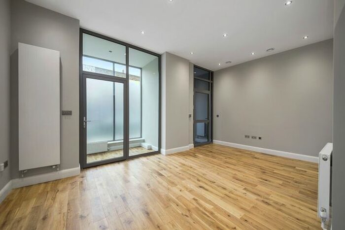 1 Bedroom Flat To Rent In Trafalgar Road, London, SE10