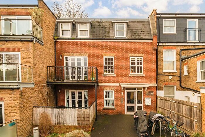 2 Bedroom Flat To Rent In Graham Road, Chiswick, W4