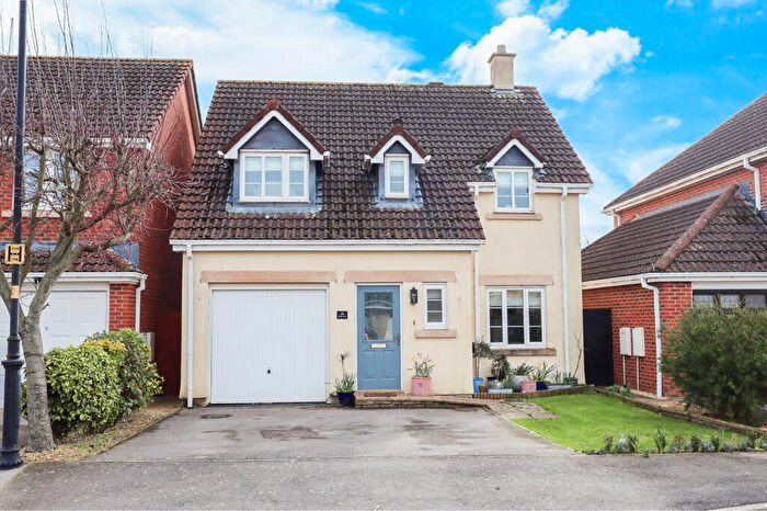 3 Bedroom Detached House For Sale In Newbury Avenue, Calne, SN11