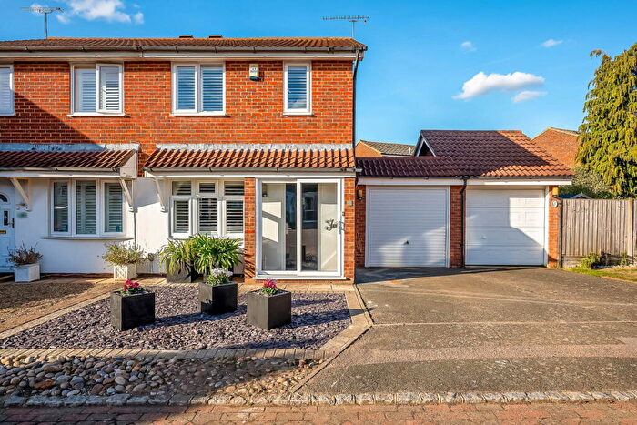 2 Bedroom Semi-Detached House For Sale In Robyns Croft, Northfleet, Gravesend, DA11