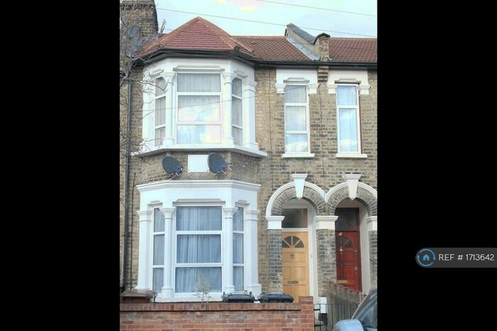 2 Bedroom Flat To Rent In Leytonstone, London, E11
