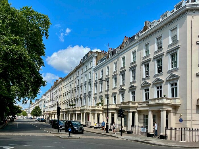 2 Bedroom Flat To Rent In St. Georges Square, London, SW1V