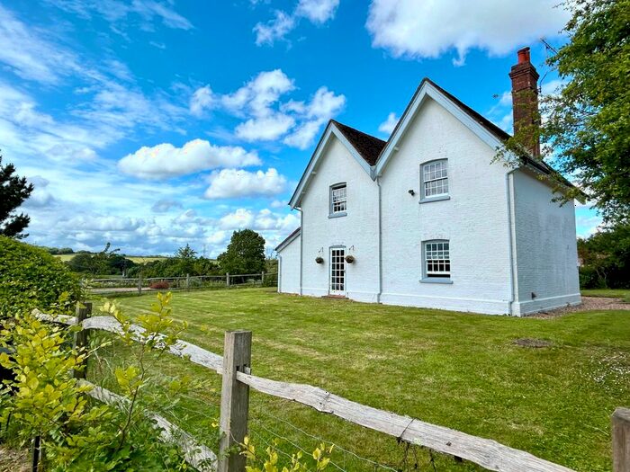 3 Bedroom Detached House To Rent In Lower Froyle, Alton, GU34