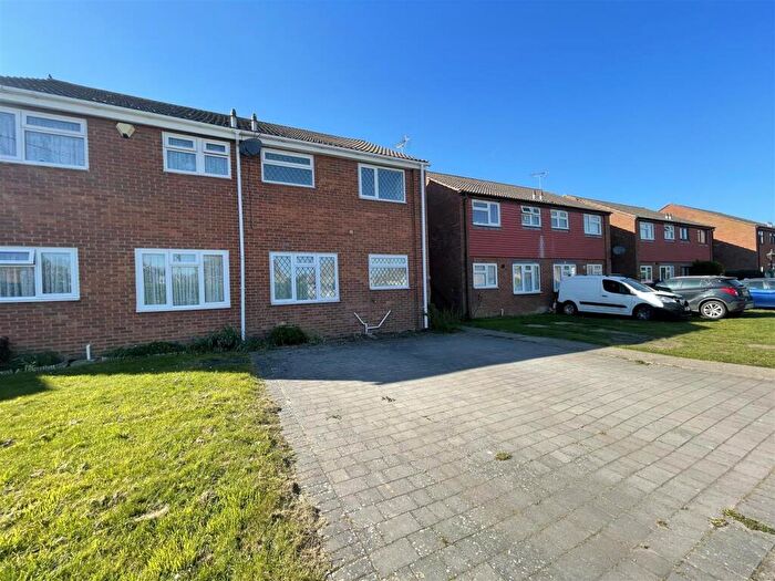 3 Bedroom Semi Detached House To Rent In Fawkham Road, Longfield, DA3