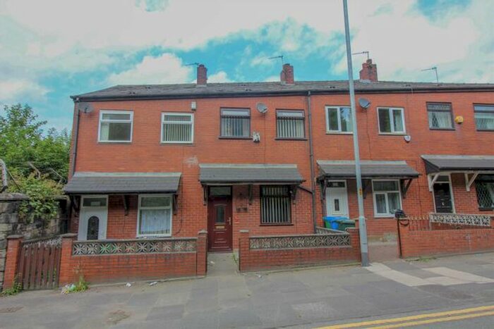 3 Bedroom Town House To Rent In Bury New Road, Prettywood, Bury, BL9