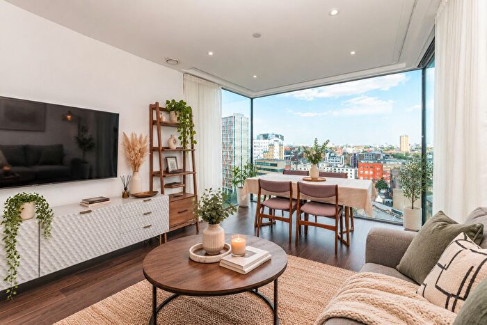 2 Bedroom Flat For Sale In Piazza Walk, London, E1