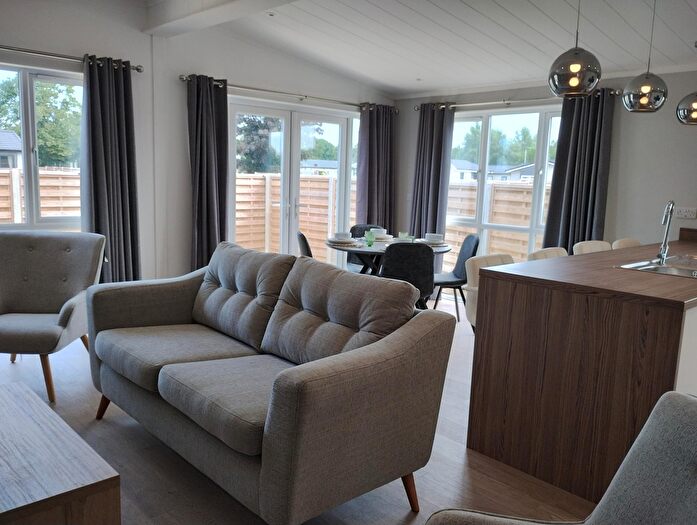 2 Bedroom Mobile/park Home For Sale In Woodside Meadows, Weirs Drove, Cambridgeshire, CB25