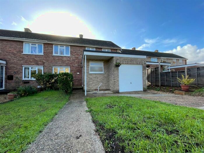 3 Bedroom Semi-Detached House To Rent In Turnpike Road, Newbury, RG14