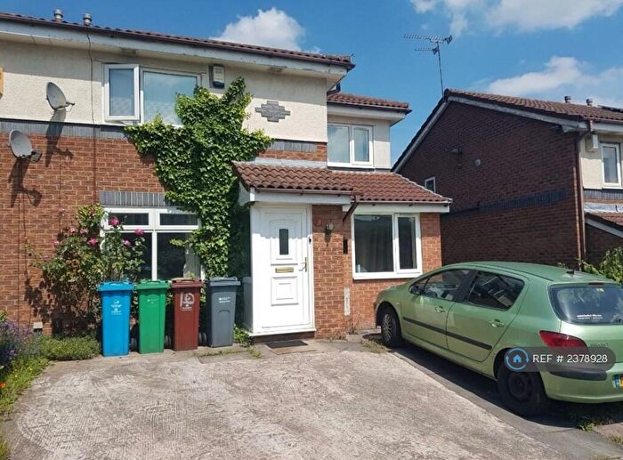 4 Bedroom Semi-Detached House To Rent In Blisworth Close, Manchester, M4