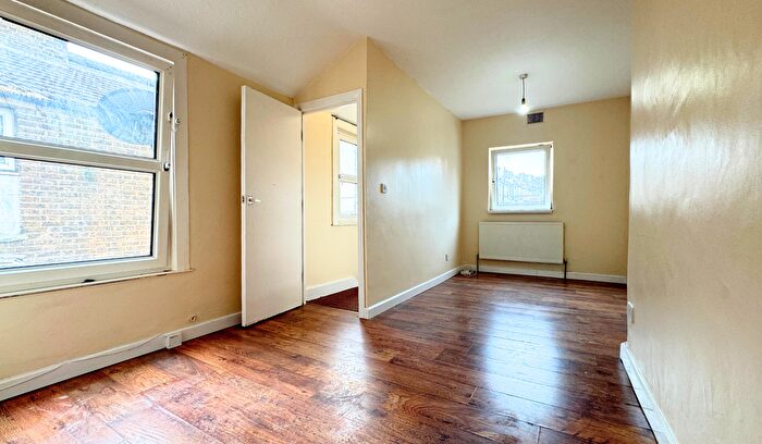 Studio To Rent In A Conway Road, London, SE18