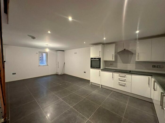 3 Bedroom Terraced House For Sale In Semilong Road, Semilong, Northampton, NN2