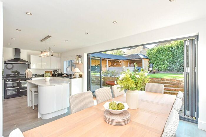 5 Bedroom Detached House For Sale In Auger Close, Hartlip, Sittingbourne, Kent, ME9