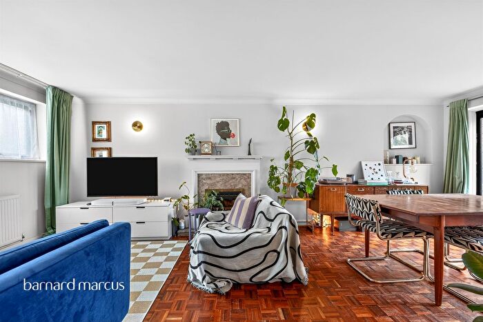 4 Bedroom Detached House For Sale In Ridge Langley, South Croydon, CR2