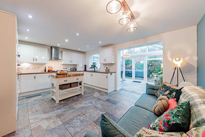 3 Bedroom Detached House For Sale In Haze Wood Close, Selling, ME13