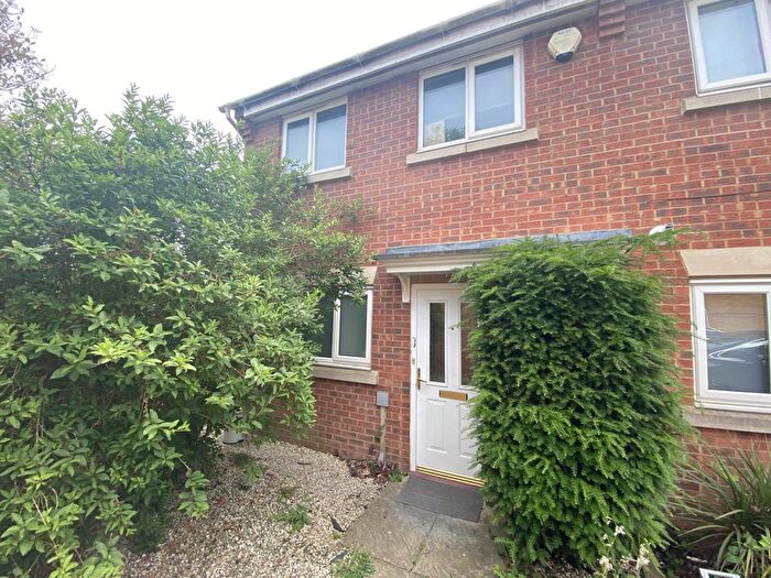1 Bedroom Maisonette To Rent In Wordsworth Gardens, Borehamwood, WD6