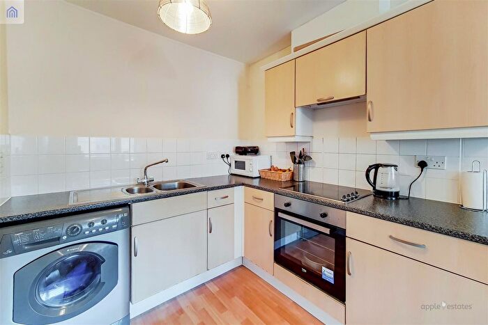 1 Bedroom Flat To Rent In Victoria Road, North Acton, W3