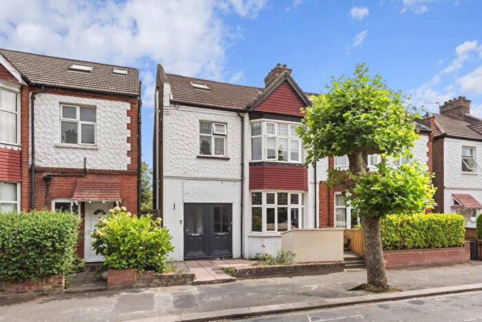 2 Bedroom Flat For Sale In Southdown Road, Wimbledon, London, SW20