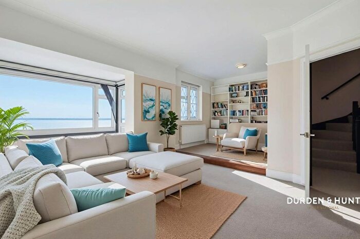 3 Bedroom Flat For Sale In Grand Parade, Leigh-On-Sea, SS9