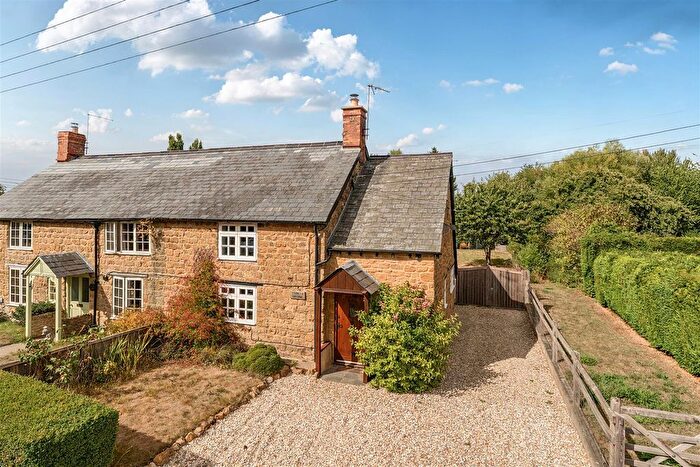 3 Bedroom Semi-detached House For Sale In Barrington, Ilminster, TA19