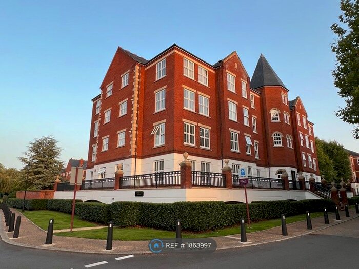 2 Bedroom Flat To Rent In Cheltenham House, Repton Park, Woodford Green, IG8