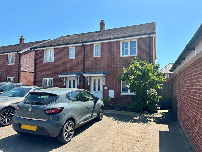 3 Bedroom End Of Terrace House To Rent In Cutforth Way, Romsey, SO51