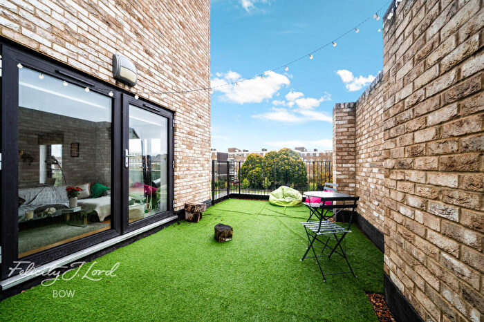 3 Bedroom Apartment For Sale In Axio Way, London, E3
