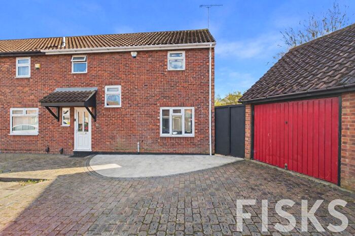 3 Bedroom Semi Detached House For Sale In Burgundy Gardens, Basildon, SS13