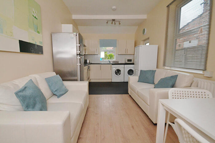 5 Bedroom Terraced House To Rent In Mabfield Road, Fallowfield, Manchester, M14