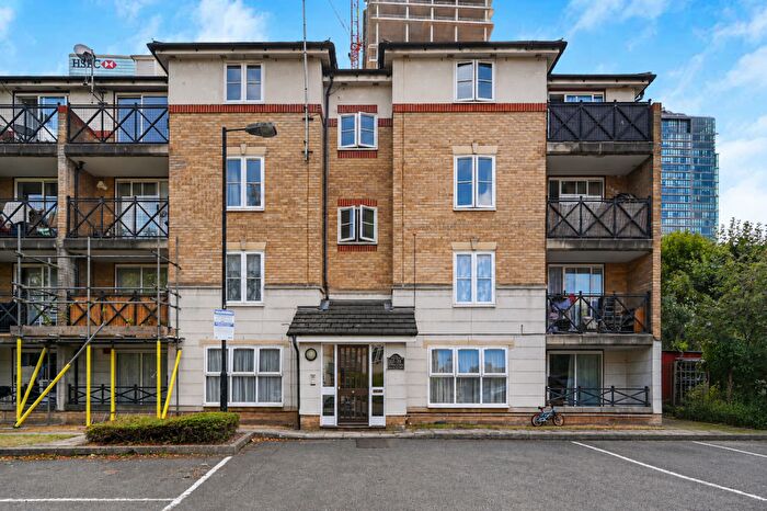 2 Bedroom Flat For Sale In Stoneyard Lane, Canary Wharf, E14