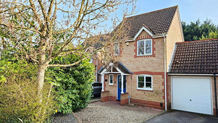 3 Bedroom Detached House For Sale In Foxglove Way, Thatcham, RG18