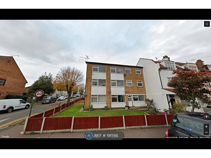 1 Bedroom Flat To Rent In Mardale Court, Leigh-On-Sea, SS9