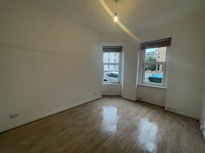 2 Bedroom Flat To Rent In A, Benvie Road, Dundee, DD2