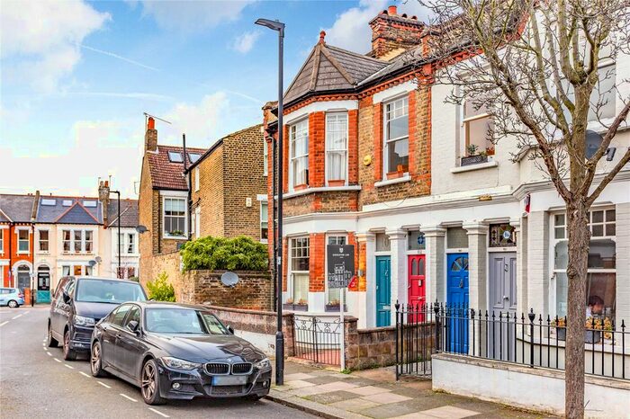 2 Bedroom Flat To Rent In Littlebury Road, London, SW4