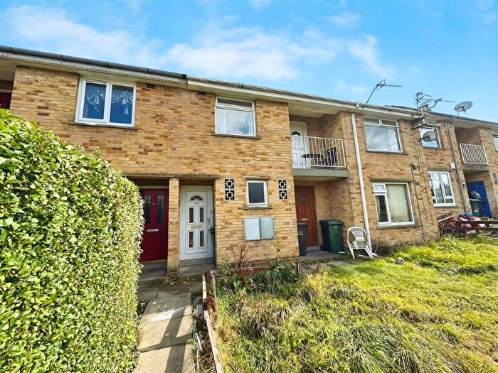 2 Bedroom Flat To Rent In Stubbing Way, Shipley, BD18