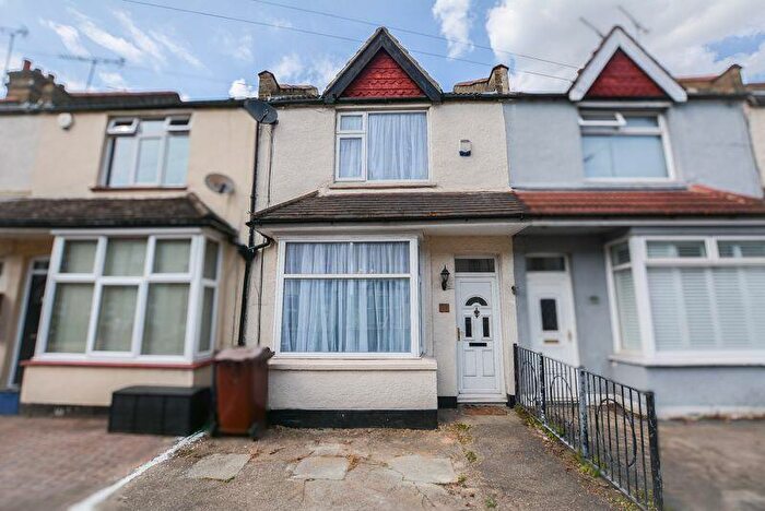 2 Bedroom House To Rent In Fairfax Drive, Westcliff-On-Sea, SS0